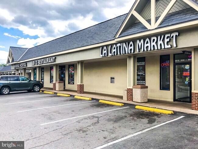 Building Photo - 5904 Mt Eagle Dr