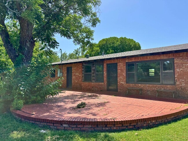 Building Photo - Charming 4 Bed 2 Bath Home in Morningside!