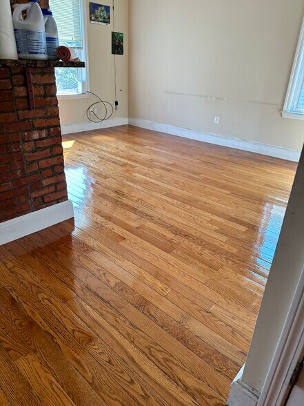 Building Photo - 30 Circuit St