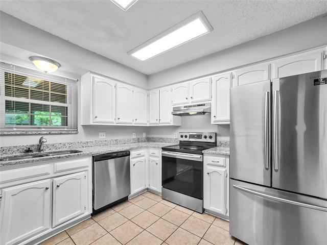Building Photo - 1012 Woodridge Dr