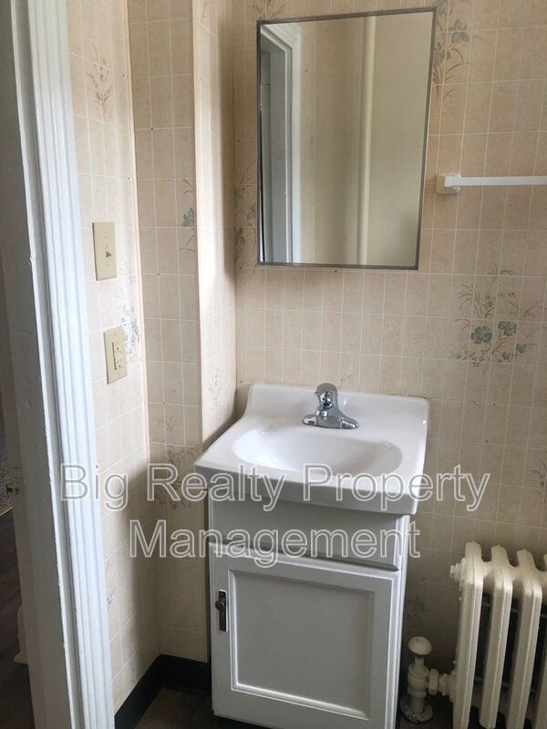 Building Photo - 70 N Main St