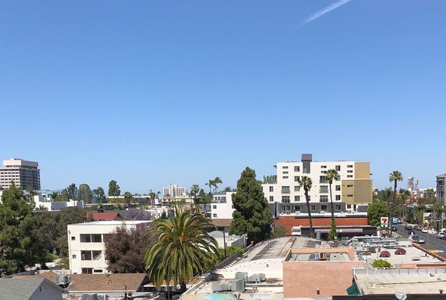 Building Photo - Bankers Hill Upgraded  One bedroom with Ci...