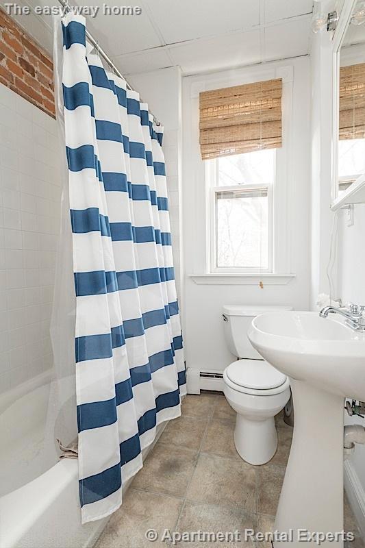 Building Photo - 137 Columbia St