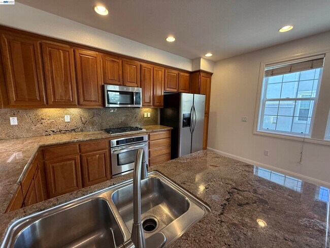 Building Photo - 3687 Whitworth Dr