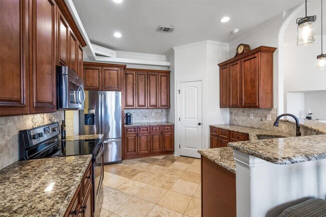 Building Photo - Beautiful Home In Pecan Planation