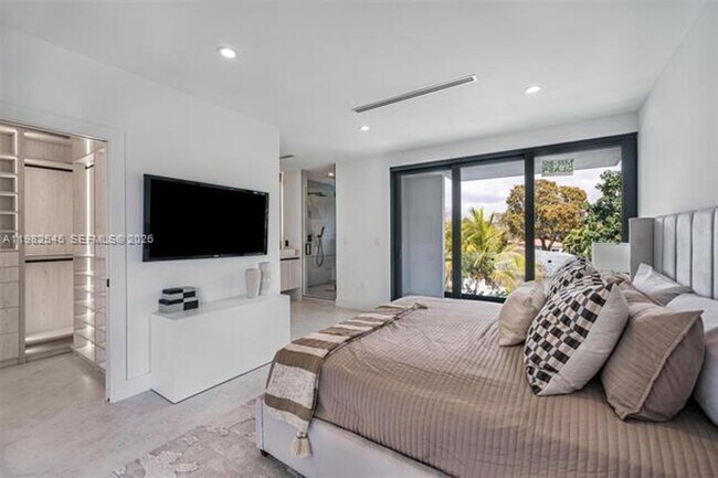 Building Photo - 2937 SW 21st St