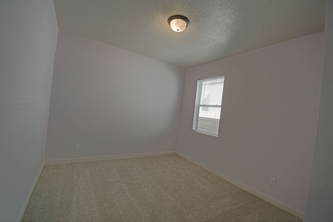 Building Photo - 4bd/3ba Spacious Home Available in the North Valley!