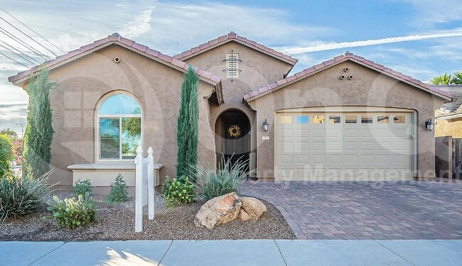 Primary Photo - 293 E Glacier Dr