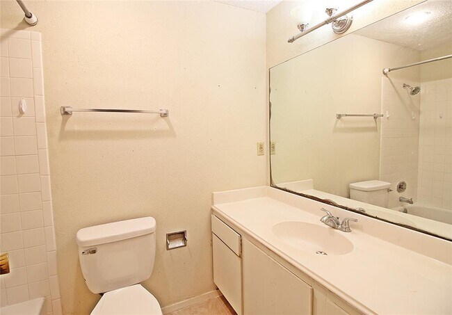 Building Photo - 10053 Westpark Dr