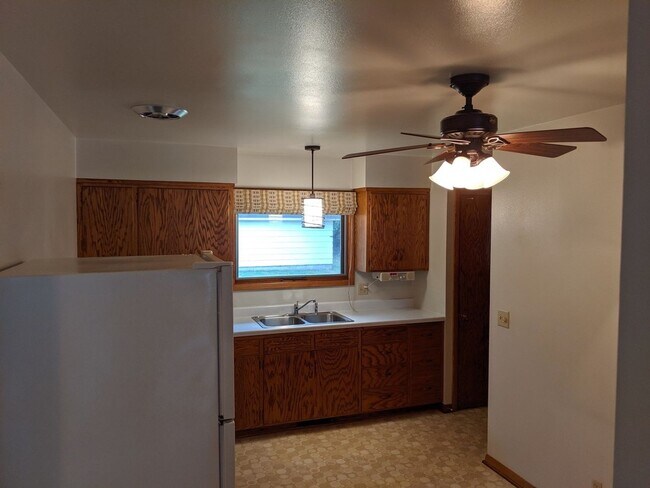 Building Photo - 850/852 Truax Boulevard