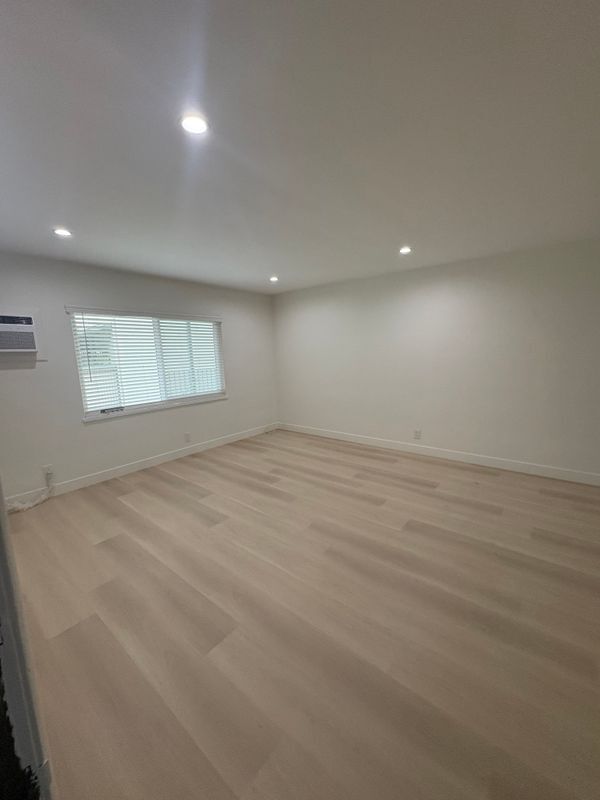 Building Photo - 7254 Hollywood Blvd