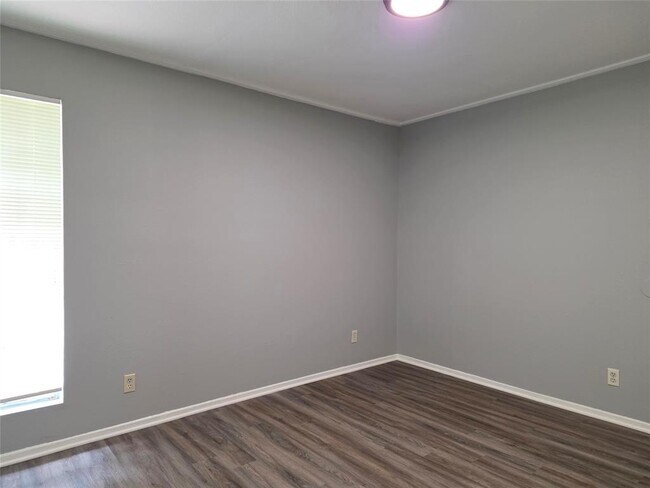 Building Photo - 1811 Magnolia Dr
