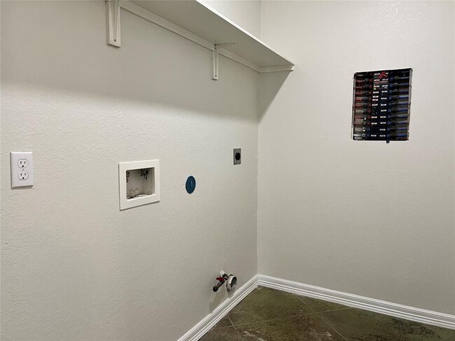Building Photo - 13354 Knollcrest St