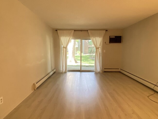 Building Photo - 2800 Hamline Ave N