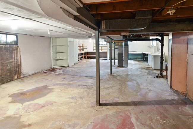 Building Photo - 160 St Benedict Ln