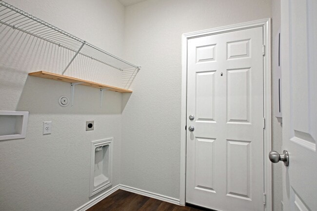 Building Photo - 963 Steeplebush