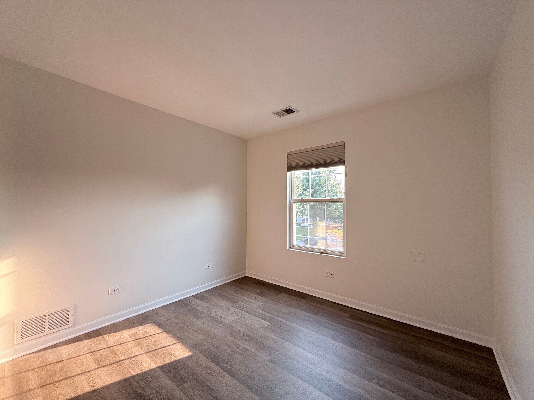 Building Photo - 1424 Westhampton Dr