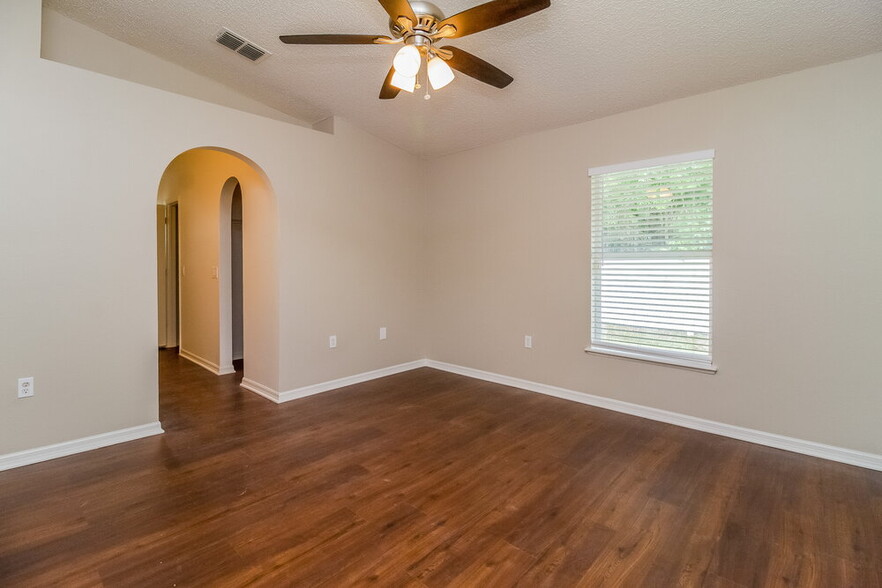 Building Photo - 13825 Econ Woods Ln