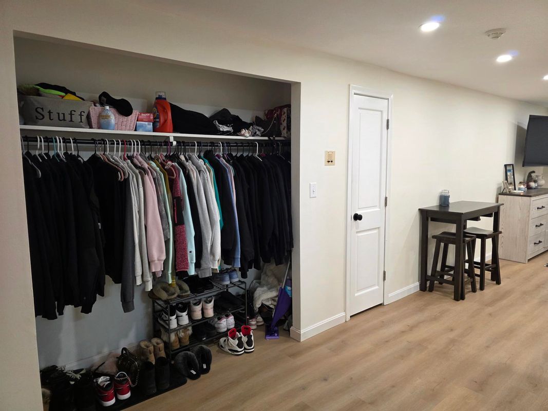 Building Photo - 5 Lancelot Court