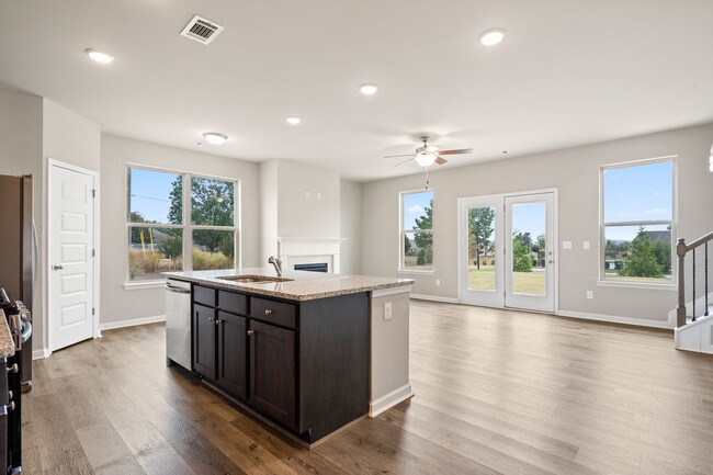 Building Photo - Modern 3 bed 2.5 Bath Town Home in Oakwood...