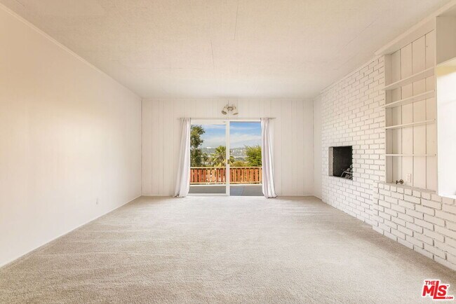 Building Photo - 2535 Ivanhoe Dr