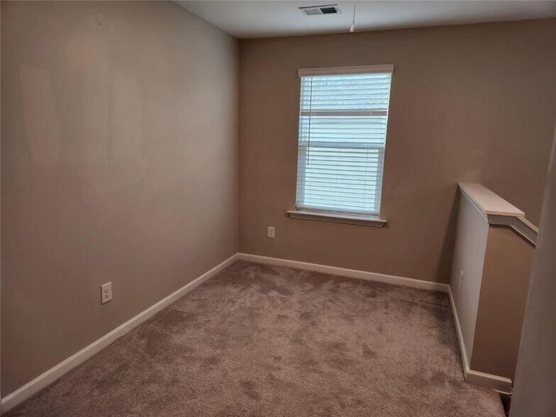 Building Photo - 25 Blue River Ct