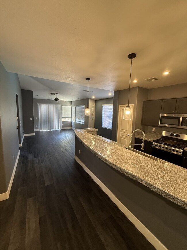 Building Photo - 821 Peachy Canyon Cir