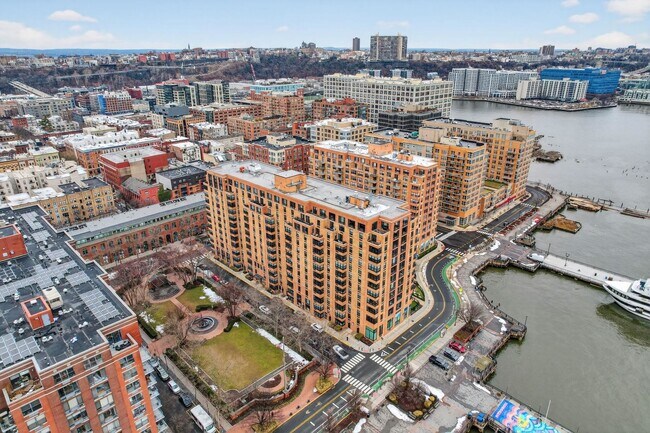 Building Photo - 2 Constitution Ct