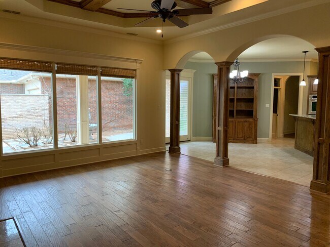 Building Photo - Luxury Garden Home In Tanglewood Terrace!!