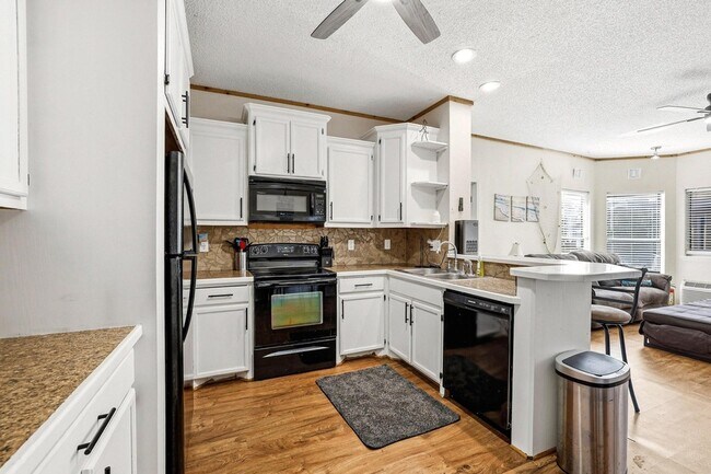 Building Photo - 2164 Tanglewood Blvd