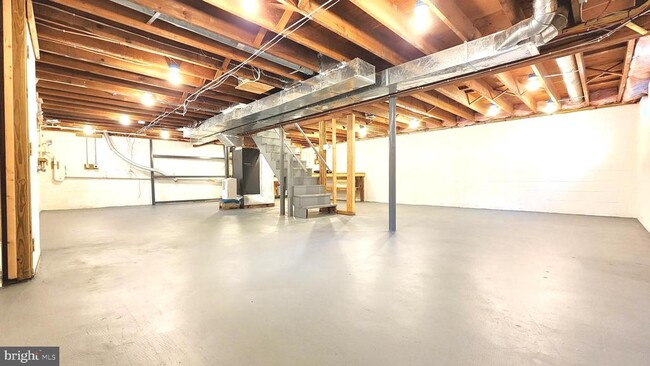 Building Photo - 5 Glenwood Dr