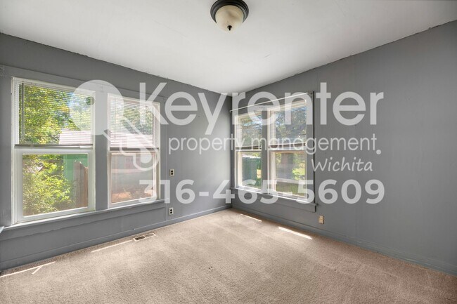 Building Photo - June is free!! Charming 1925 Farm House on 1/3 acre!