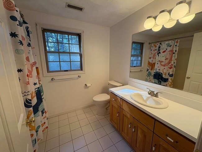 Building Photo - Private Home | 3 Bedroom 2 Bathroom | Huge...