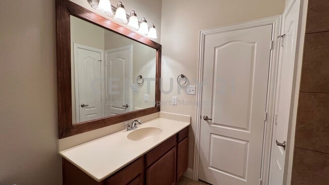 Building Photo - Wonderful 3/2.5/2 in Fantastic Lake Dallas Location For Rent!