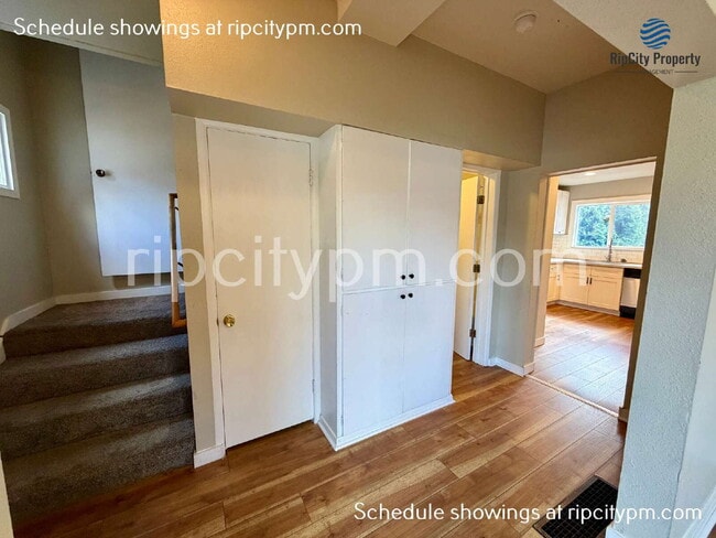 Building Photo - 1728 SE Clatsop St