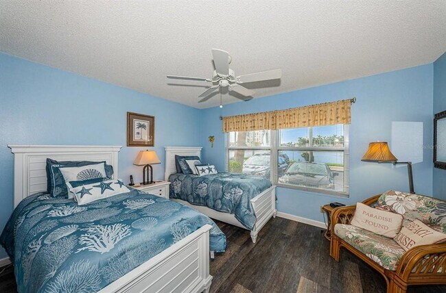 Building Photo - 6100 Bahia Del Mar Cir N