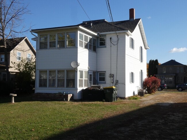 Building Photo - 137 N Wacouta Ave