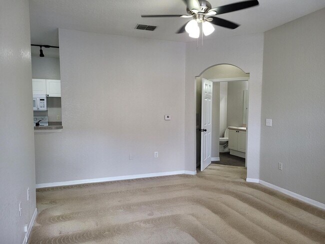 Building Photo - 828 Grand Regency Pointe #100 (1)