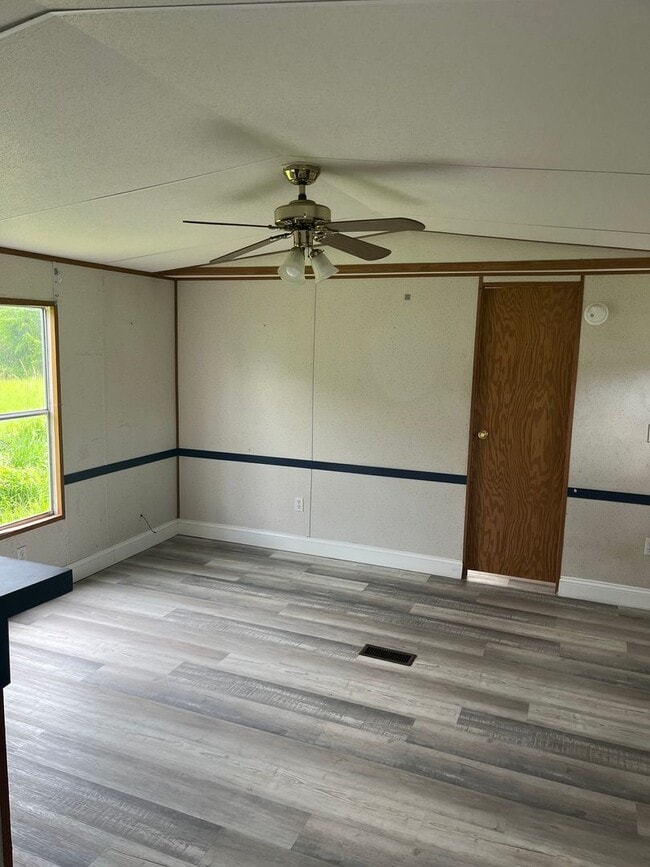 Building Photo - 2 bed 1 bath trailer in Hazlehurst GA