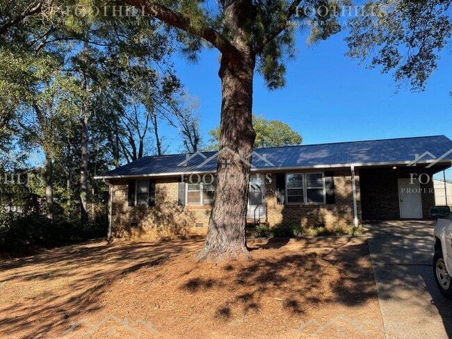 Building Photo - Newly Renovated 3-Bed, 2-Bath Brick Home
