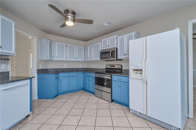 Building Photo - 3305 Fayette Dr
