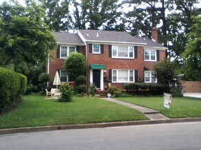 Building Photo - 1500 Meads Rd