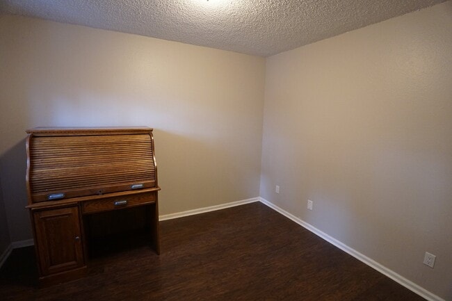 Building Photo - Charming 3 Bed, 2 Bath Rental in Morrison/...
