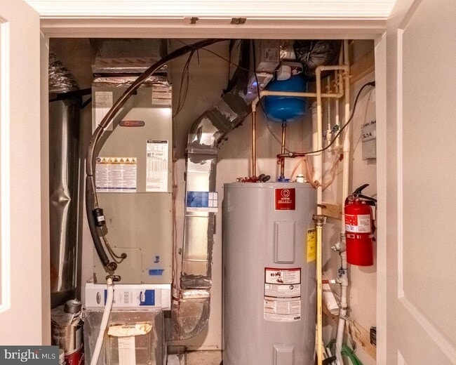 Building Photo - 13933 Hollow Wind Way