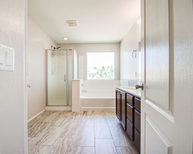 Building Photo - Stunning 3 bed plus Loft in Copper Ranch!