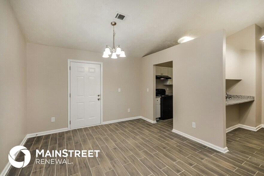 Building Photo - 6096 Creekford Dr