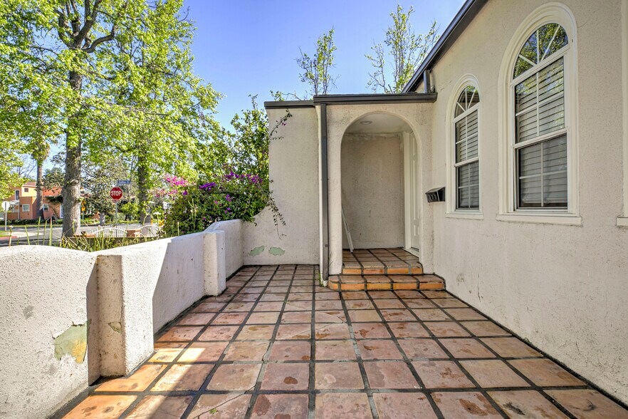 Building Photo - 5709 Beck Ave