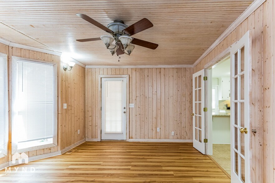 Building Photo - 220 Glaive Dr