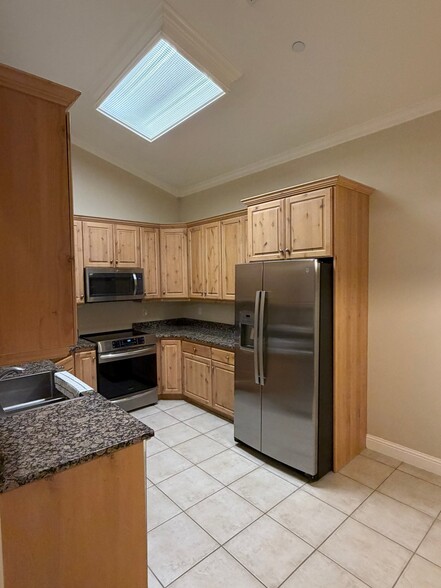 Building Photo - 165 S Pleasant Grove Blvd