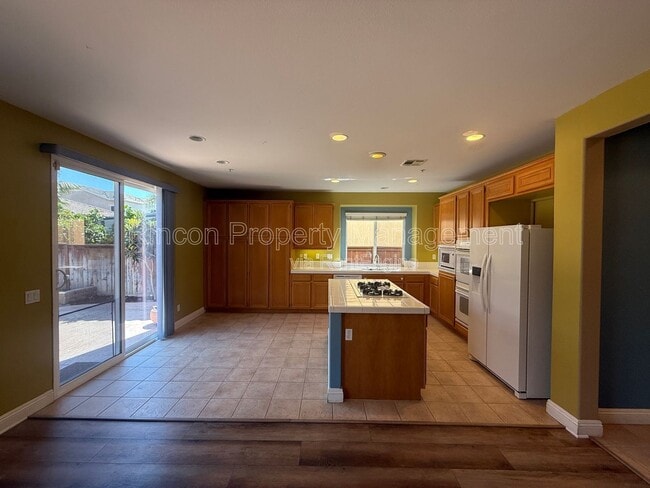 Building Photo - 2029 Milagro Pl